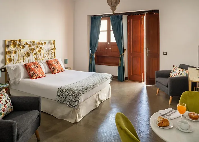 El Charco Hotel 3*