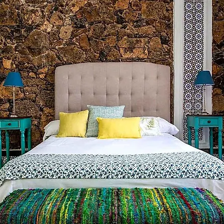 El Charco Hotel 3*