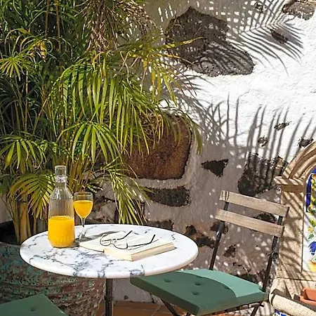 El Charco Hotel