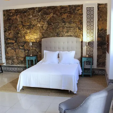 El Charco Hotel