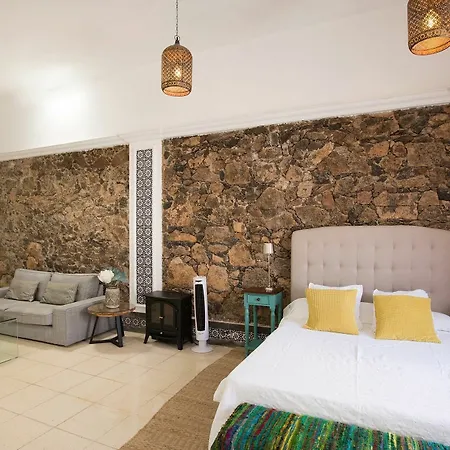 El Charco Hotel
